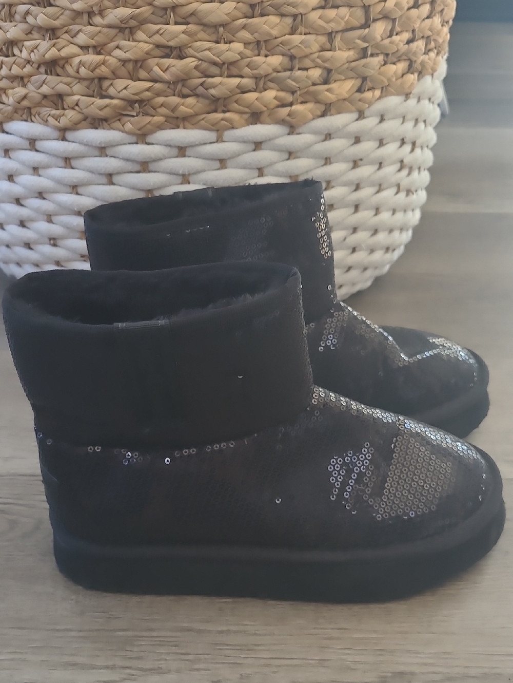 Juicy Couture Sequence Boots size 7 Black Sequin Short Booties